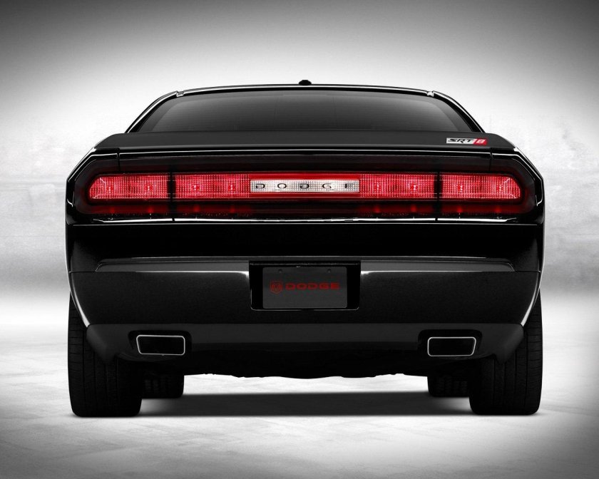 Додж Челленджер СРТ 8