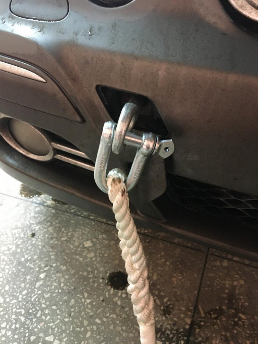 Трос буксировочный Мерседес w210