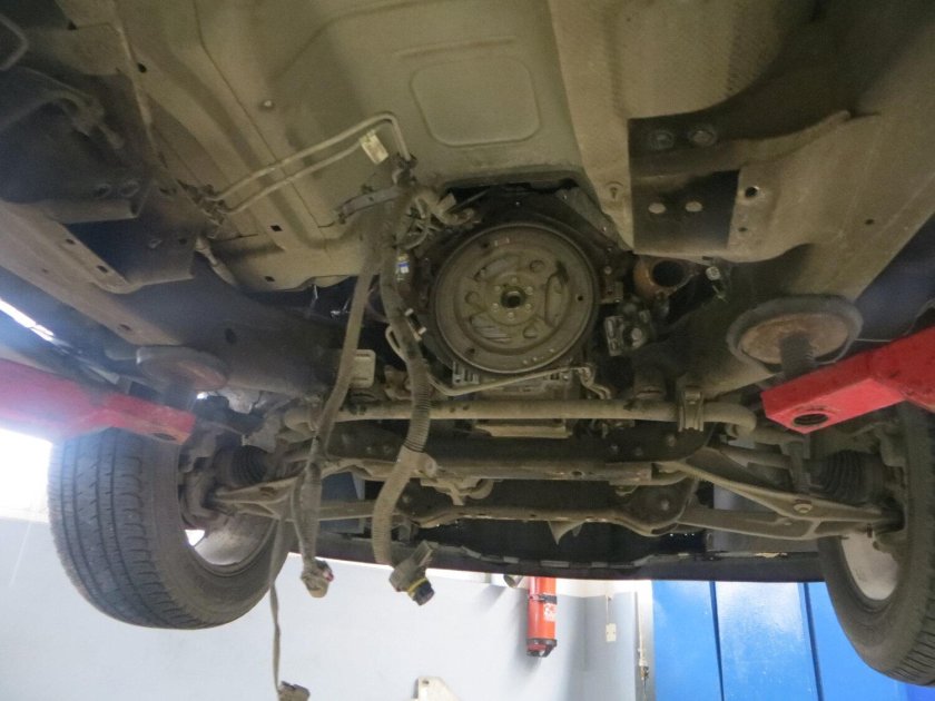 Шевроле Тахо вид снизу