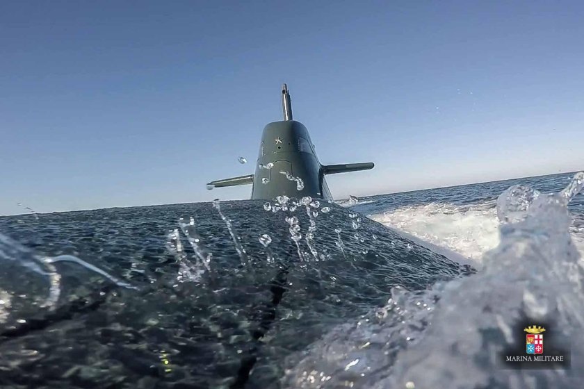 Подлодка всплывает