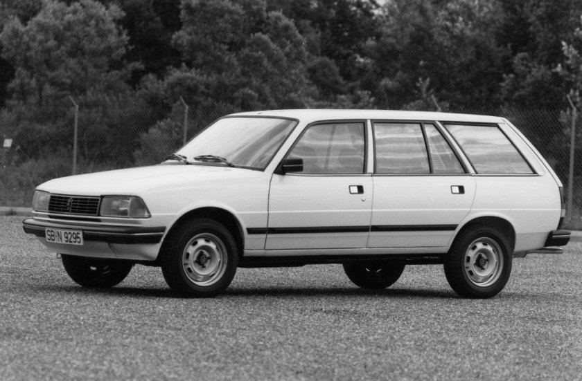 Peugeot 305