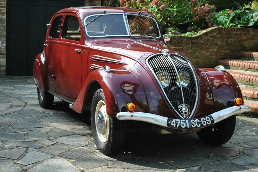 Peugeot 302