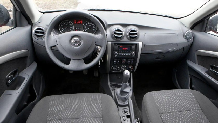 Nissan Almera 2018 салон