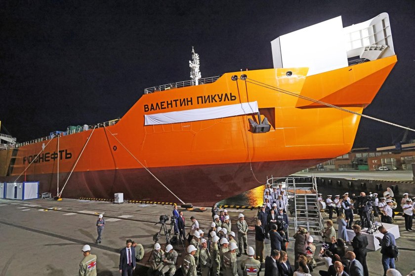Танкер челнок Валентин Пикуль
