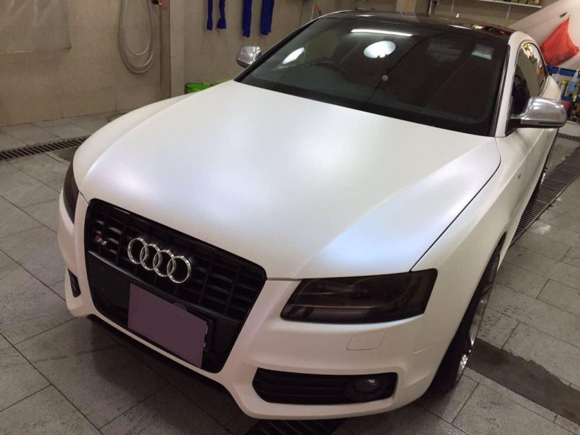 Матовая белая пленка на машину