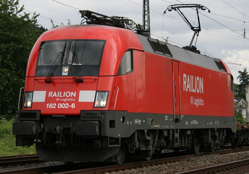 Локомотив br182