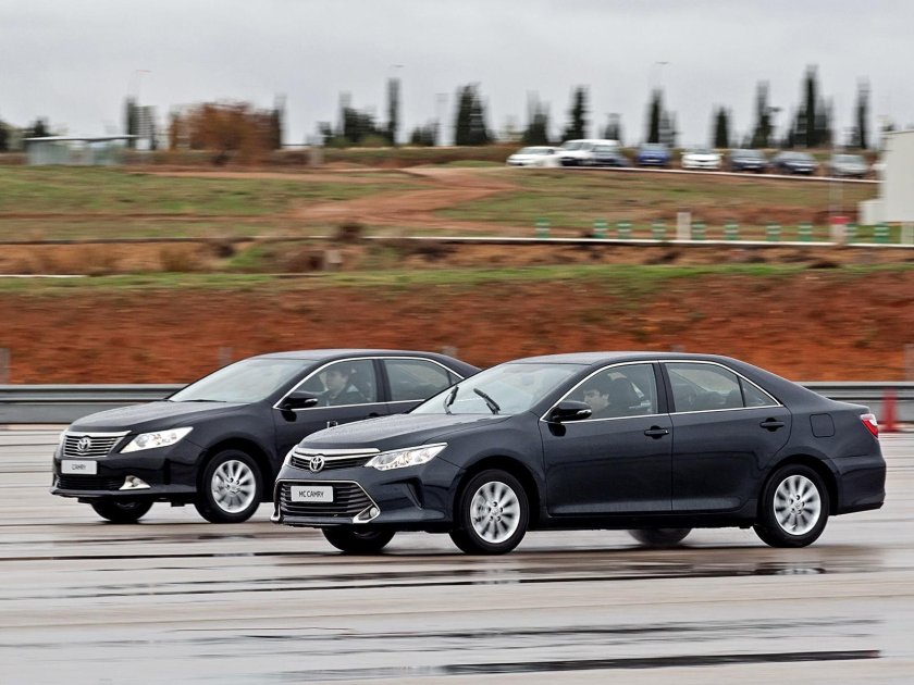 Тойота Камри седан