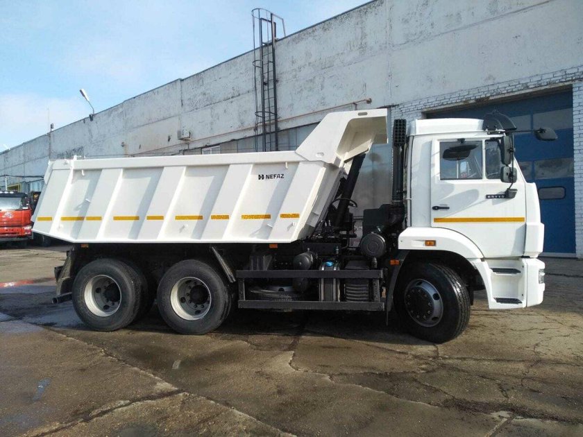 КАМАЗ 65115 самосвал белый