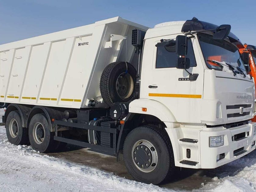 КАМАЗ 6520 белый