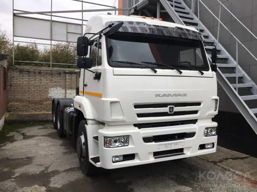 КАМАЗ-6460 седельный тягач