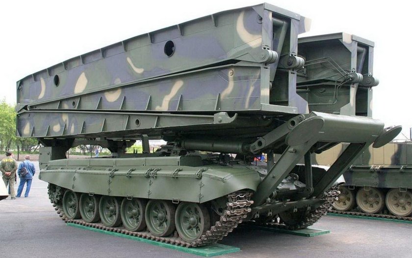 Танковый мостоукладчик МТУ-90м