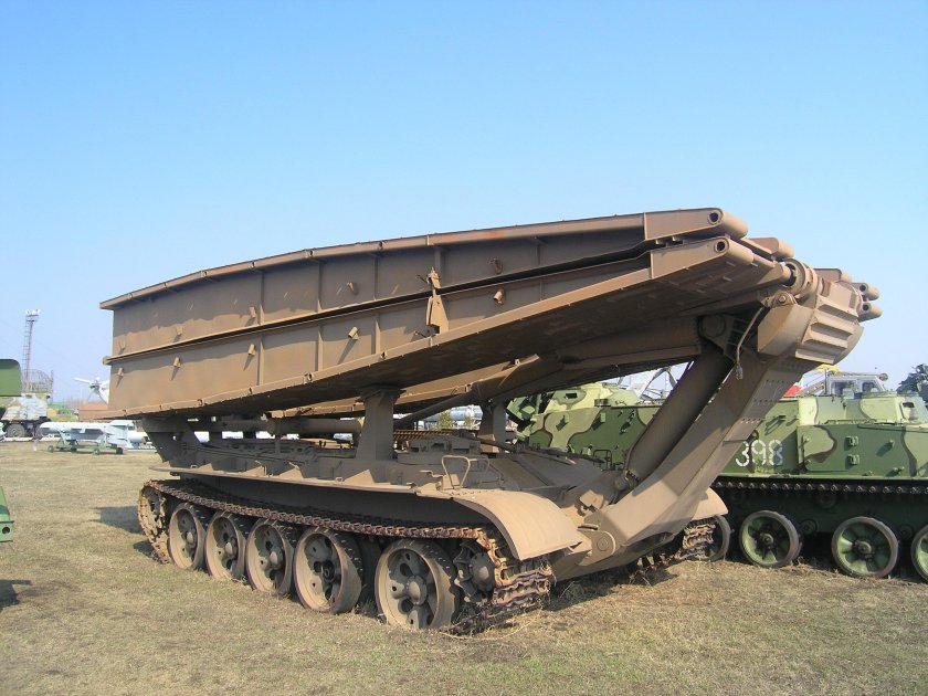 Танковый мостоукладчик МТУ-90м