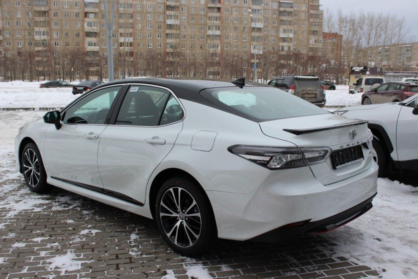 Тойота Камри 3.5 белая