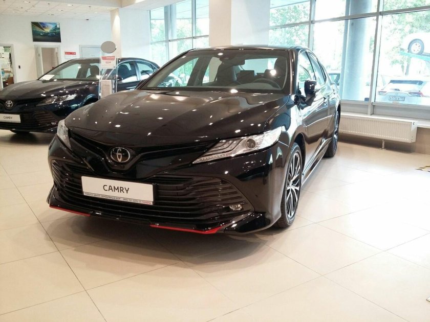Toyota Camry 2020 черная