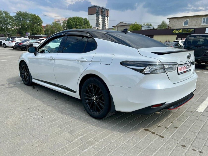 Toyota Camry 2020 — 2024 xv70 Рестайлинг белый