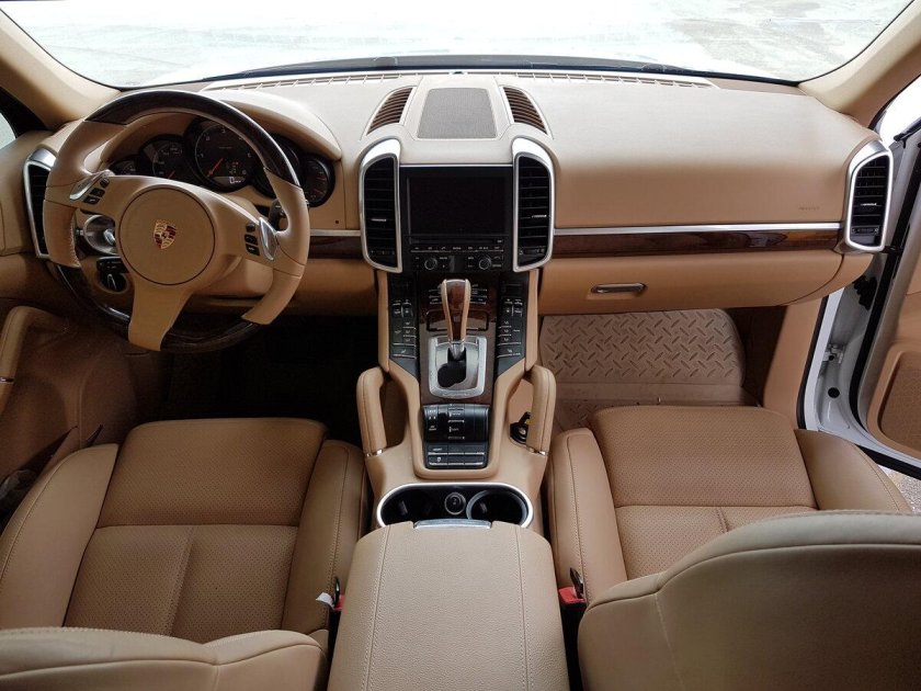 Porsche Cayenne 958 Interior