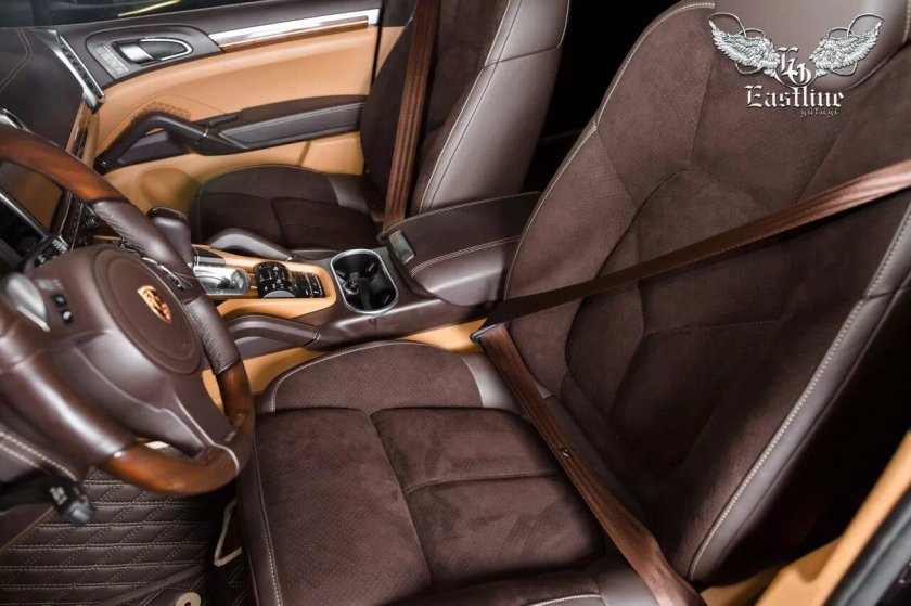 Порше Кайен коричневый салон