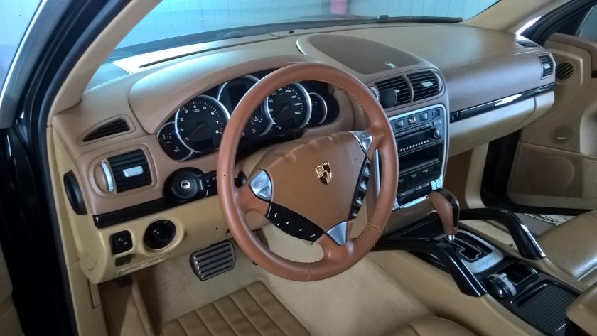 Порше Кайен светлый салон