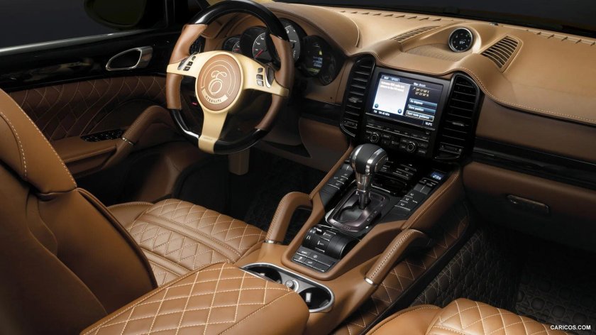 Машина Порше Кайен салон