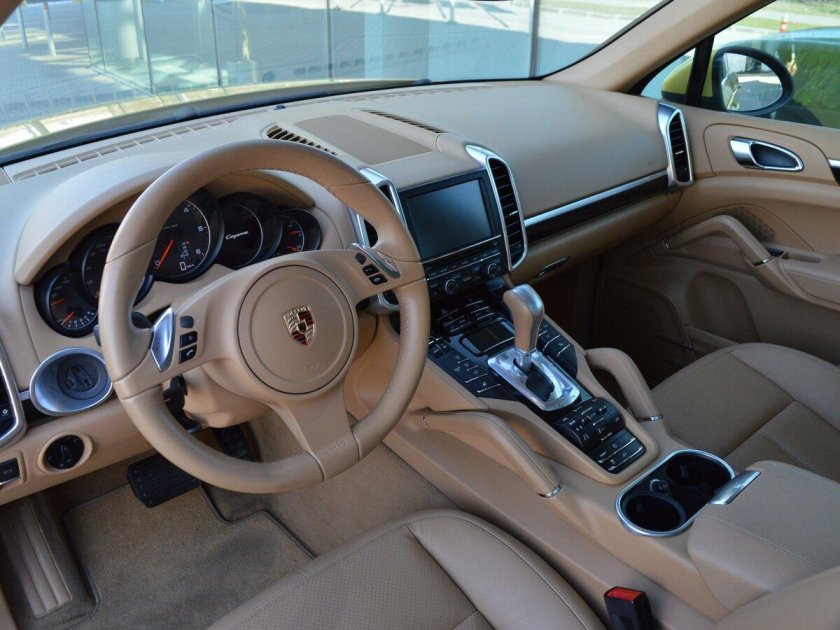 Porsche Cayenne 958 салон