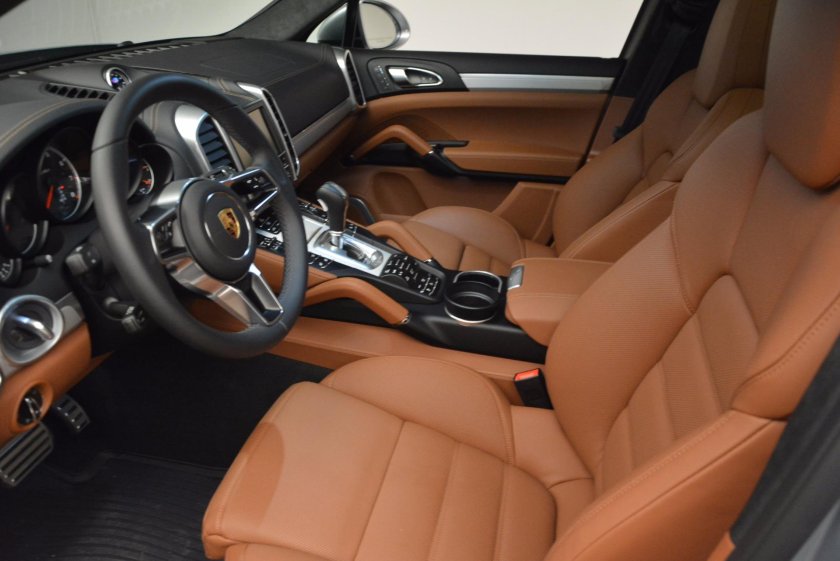 Порше Кайен 2016 салон