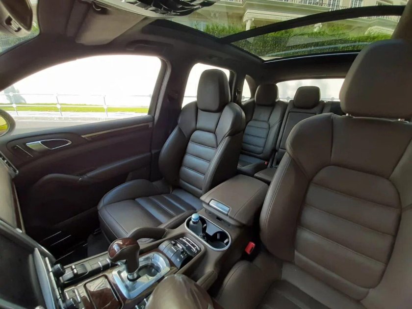 Порше Кайен салон