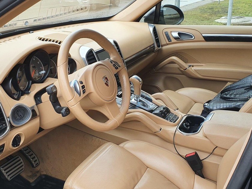 Порше Кайен светлый салон