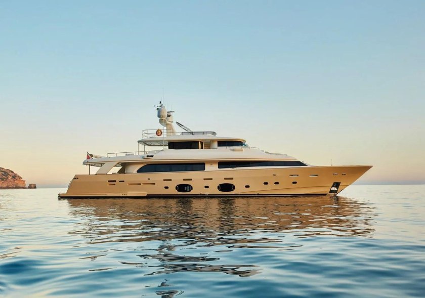 Моторная яхта ferretti