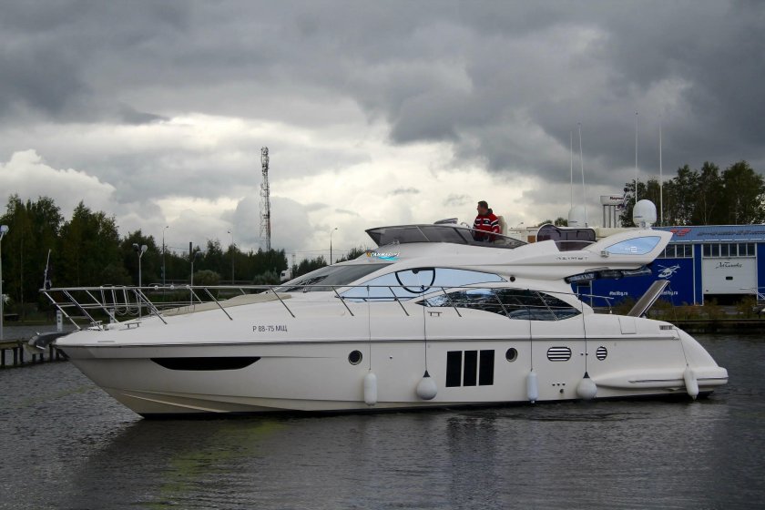 Яхта Азимут 15 метров
