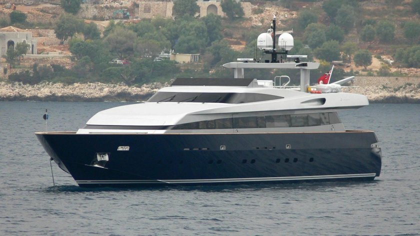 Яхта Admiral Mito 76