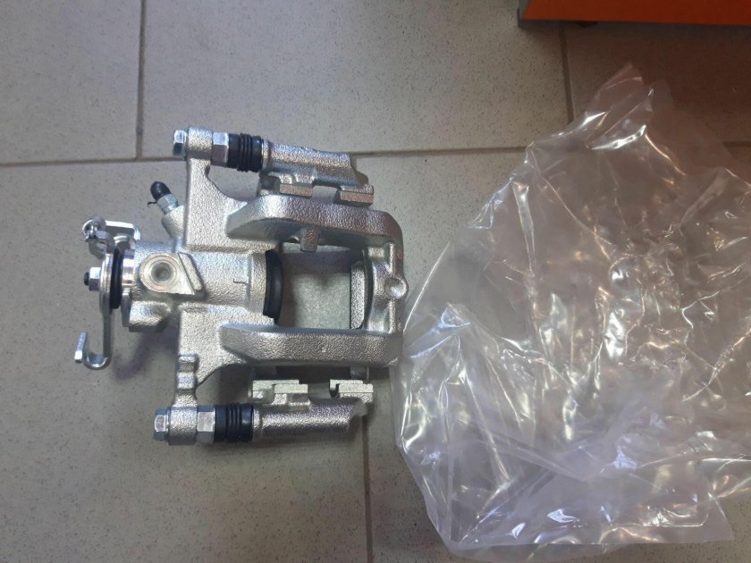 Суппорт тормозной задний правый Шевроле Круз