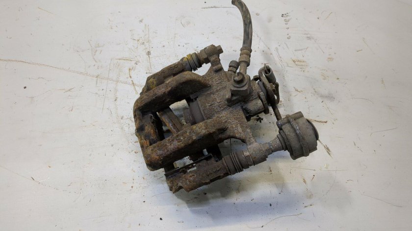 Задний суппорт Шевроле Круз 1.6