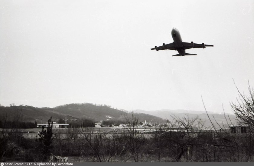 В Адлерском аэропорту 1957