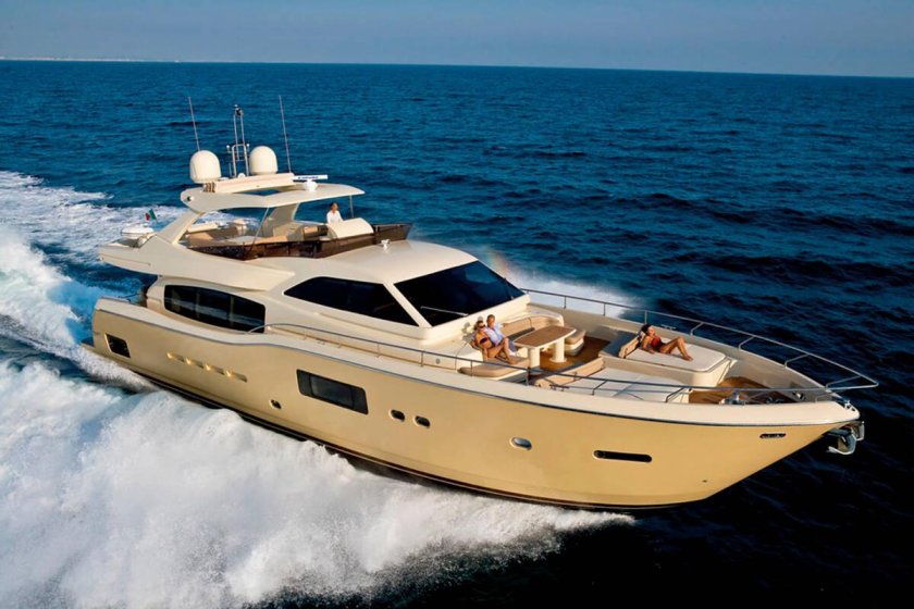 Ferretti 870