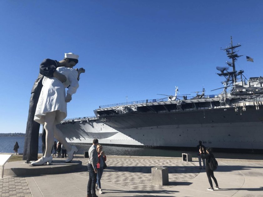 Скульптура безоговорочная капитуляция сан диего