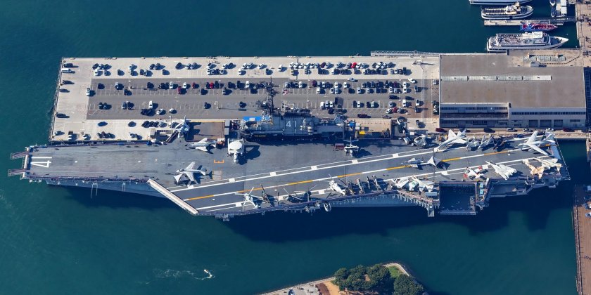 Midway авианосец