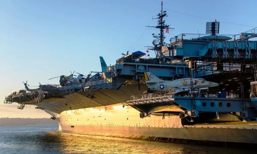 Авианосец USS Midway