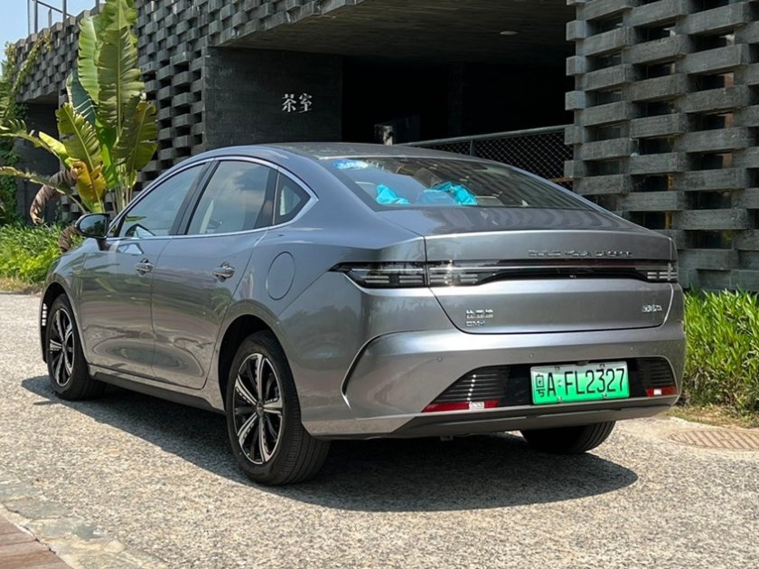 Гибридный седан BYD Destroyer 05