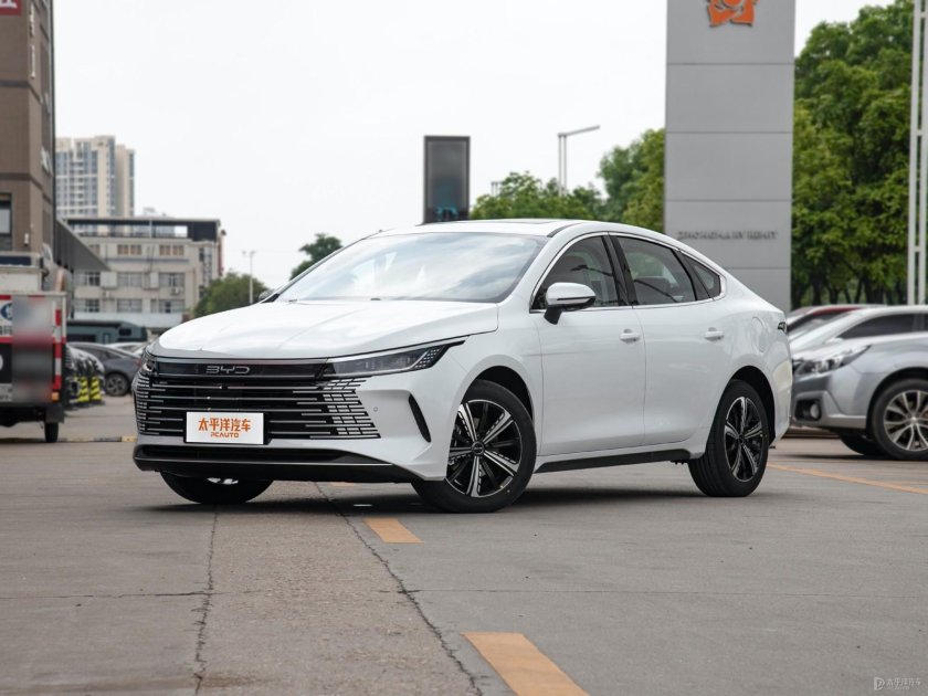 Гибридный седан BYD Destroyer 05