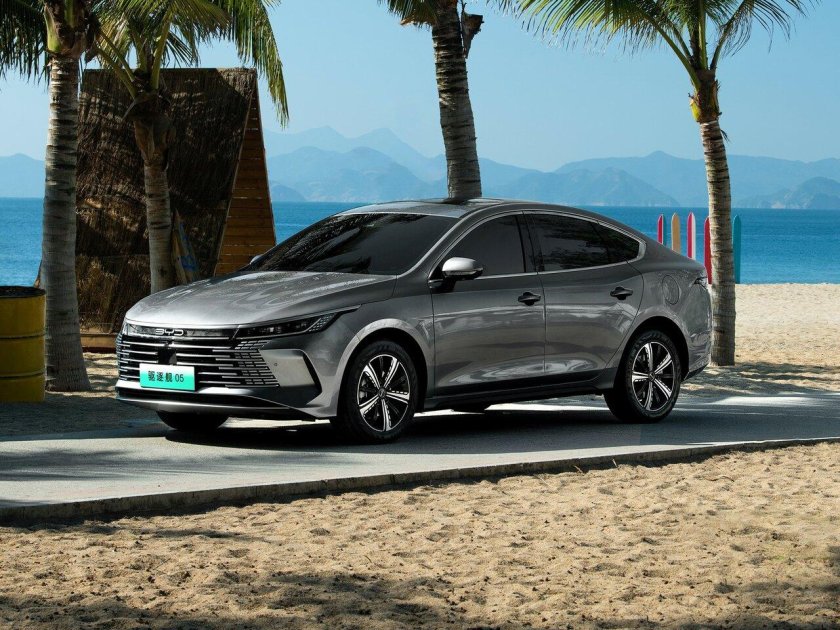 Гибридный седан BYD Destroyer 05