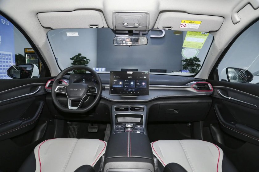 Гибридный седан BYD Destroyer 05