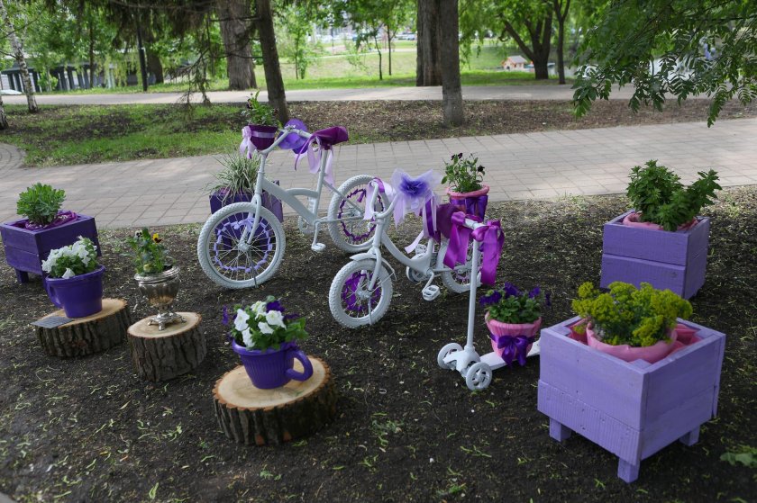 Велосипед в саду декор для сада