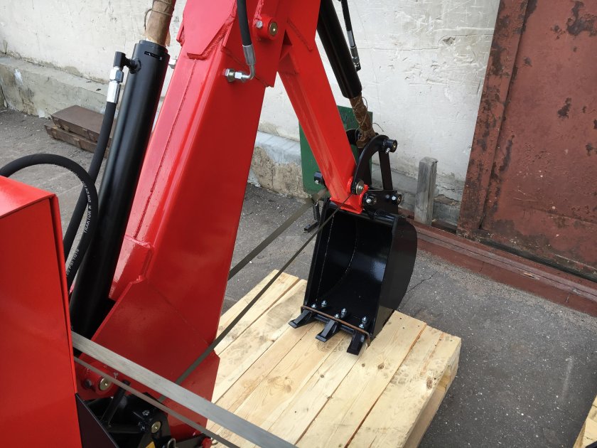 Навесной экскаватор MUBH-155