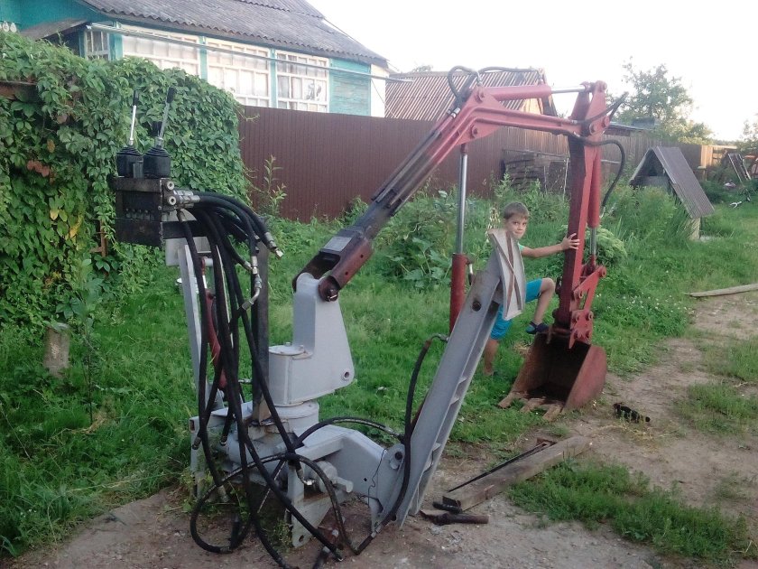 Прицепной экскаватор на МТЗ 82