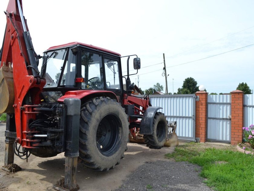 МТЗ 1221 экскаватор