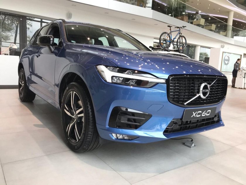 Кроссовер Вольво двухцветный