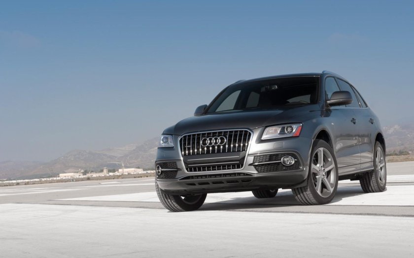 Ауди джип с решеткой впереди