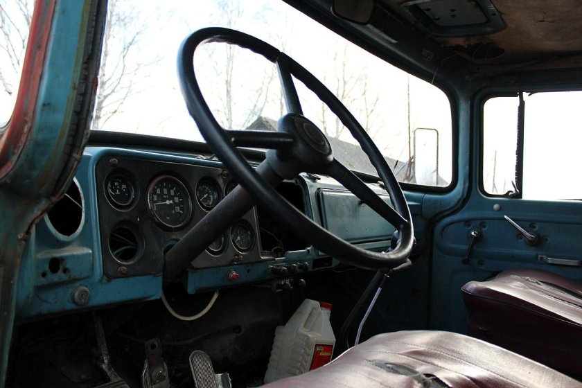 ЗИЛ 130 салон кабина