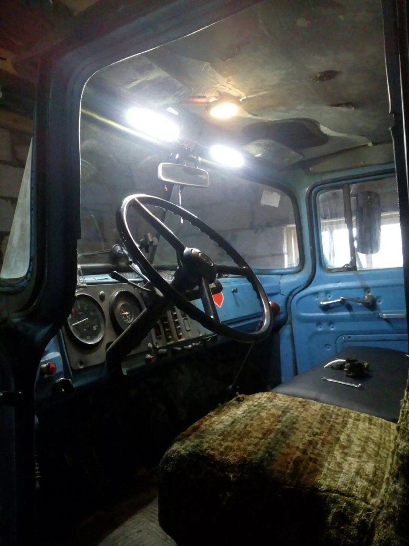 ЗИЛ 131 салон кабины