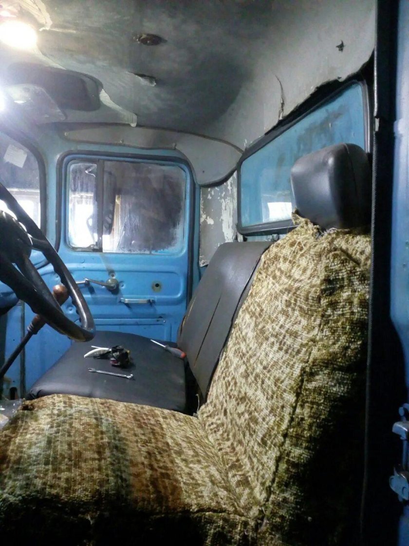 ЗИЛ 130 салон кабина